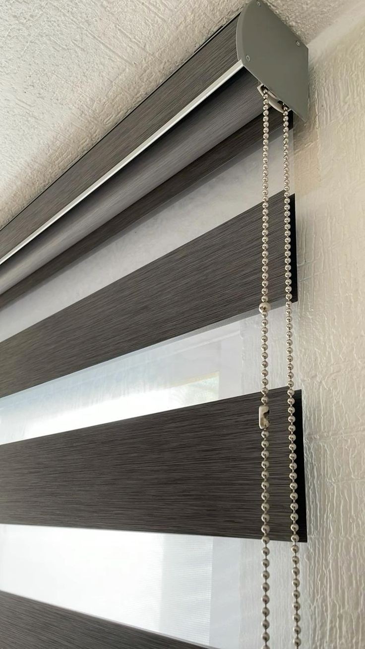 Horizontal blinds