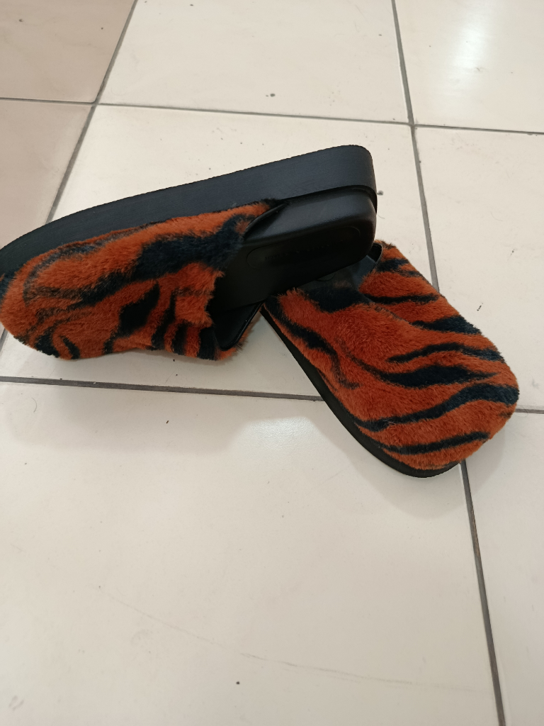 Ladies sandal (Charles & Keith) genuine