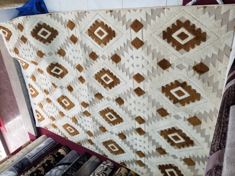 Center Carpets large size 2by3 meters (m)