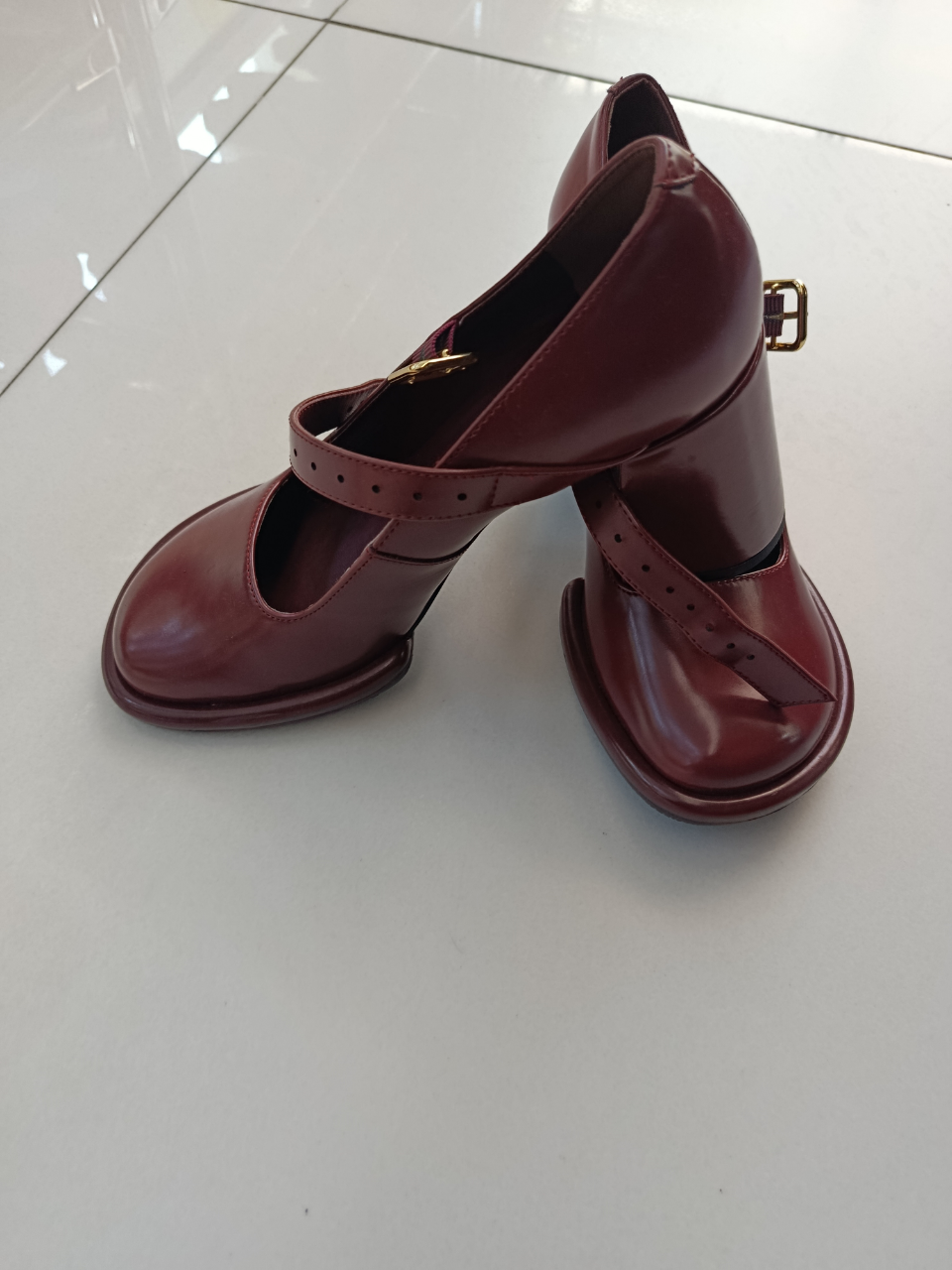 For lady (Charles &Keith)