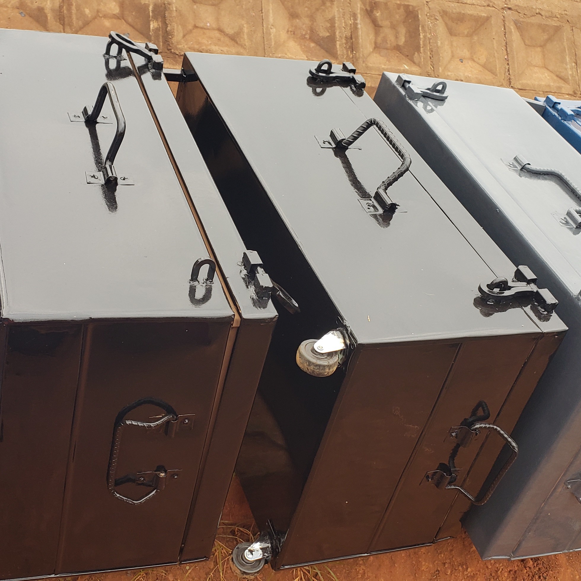 we make and sell standard medium metal suitcases for schools,metal storage cases for business and home use, kiosks ,saving boxes,sign posts