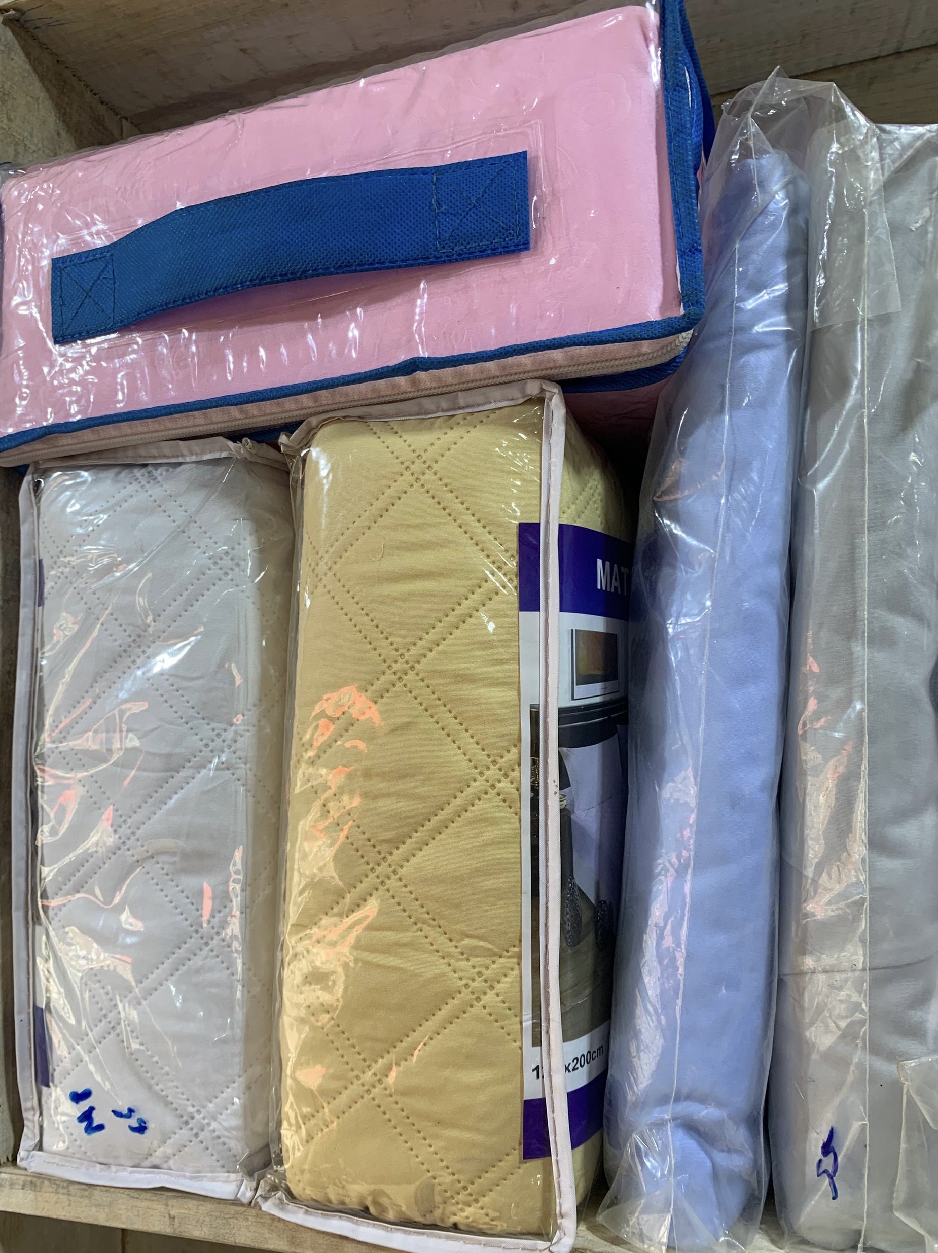 bed sheets and matress protector
