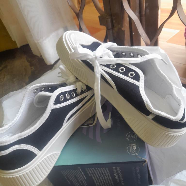 classy women sneakers