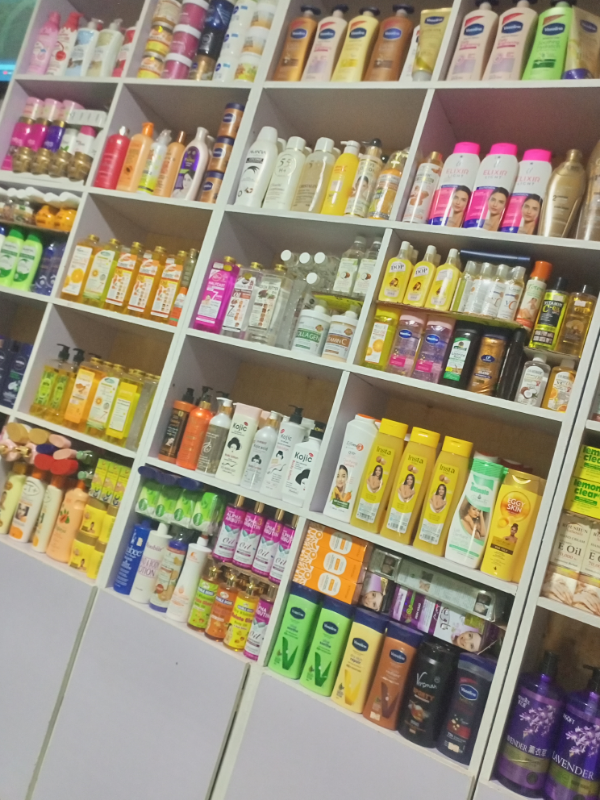 Dr Johnson UG cosmetics and beauty center located kigumba town kiryadongo district