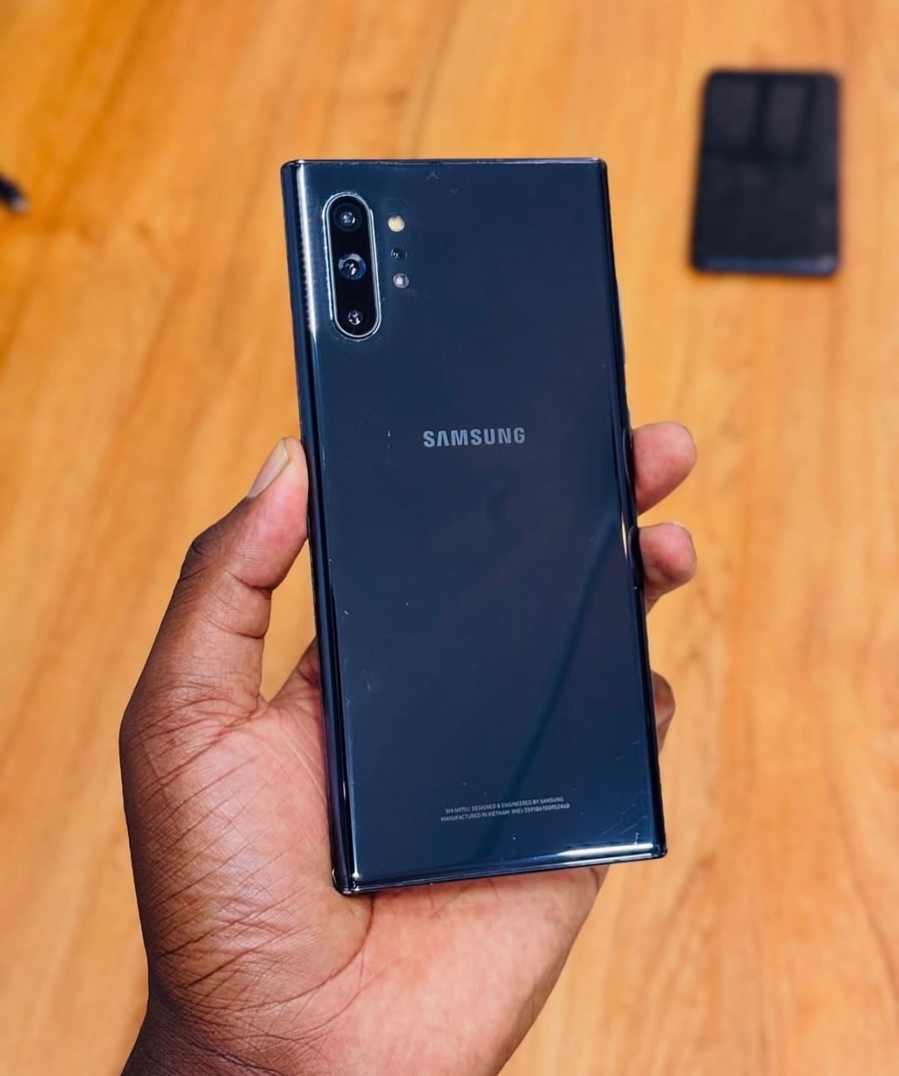 Samsung galaxy note 10
storage 256gb
ram 8gb 
comes with s pen
